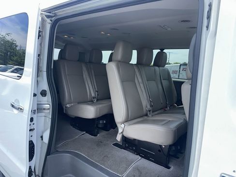 Used 2017 Nissan NV 3500 SL RWD image 6