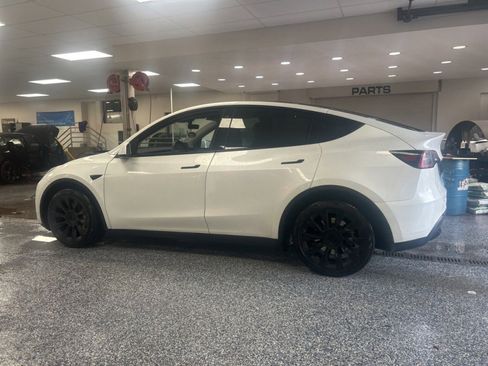 Used 2023 Tesla Model Y Long Range AWD/4WD image 6