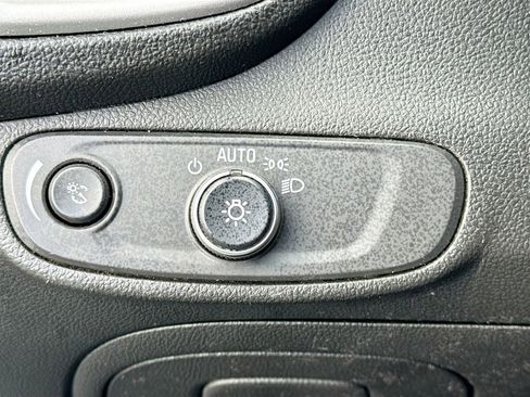 Used 2021 Chevrolet Trax LT image 11