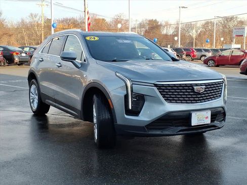 Used 2024 Cadillac XT4 Luxury w/ Cold Weather Package image 3