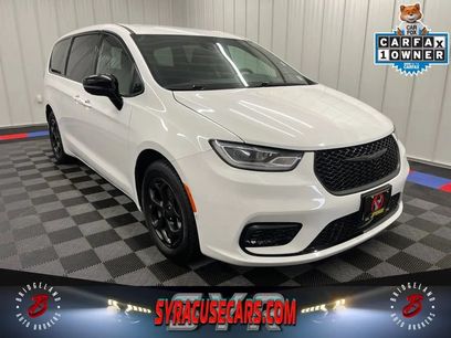 Used 2024 Chrysler Pacifica Limited