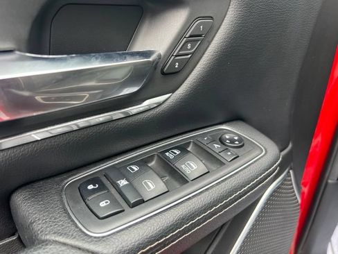Used 2019 RAM 1500 Laramie AWD/4WD image 8