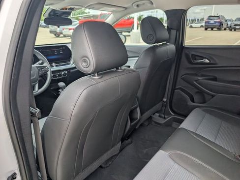 Used 2025 Chevrolet Trax LT FWD image 25