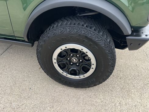 Used 2023 Ford Bronco Badlands image 2