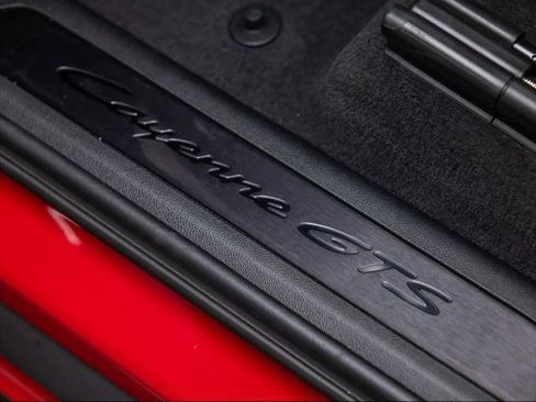 Used 2025 Porsche Cayenne GTS AWD/4WD image 31