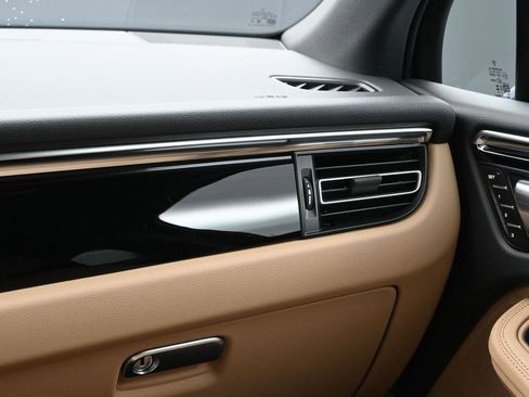 Certified 2024 Porsche Macan image 22