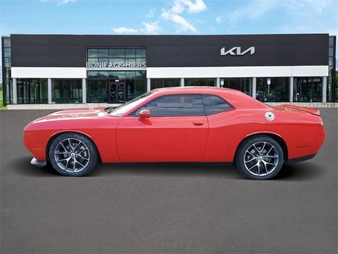 Used 2022 Dodge Challenger GT image 3