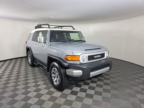 Used 2014 Toyota FJ Cruiser 4WD w/ Convenience Package image 7