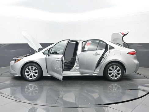 Used 2026 Toyota Corolla LE FWD image 31
