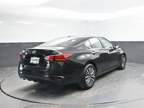 Used 2025 Nissan Altima 2.5 SV FWD image 9
