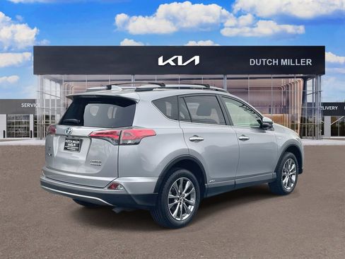 Used 2017 Toyota RAV4 Limited image 7
