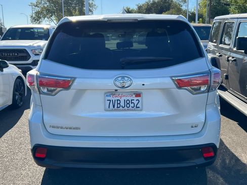 Used 2014 Toyota Highlander Plus FWD image 5
