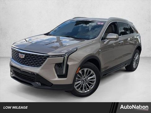 Used 2025 Cadillac XT4 Premium Luxury image 1