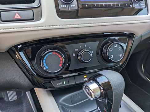 Used 2022 Honda HR-V LX image 27