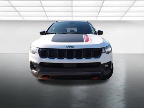 Used 2023 Jeep Compass Trailhawk image 3