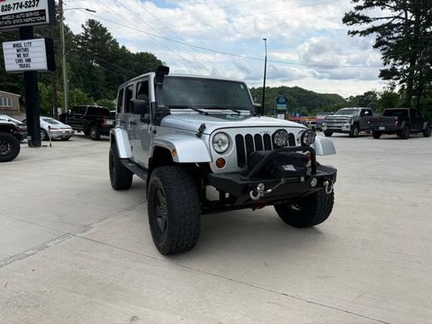 Used 2012 Jeep Wrangler Unlimited Sahara AWD/4WD image 16