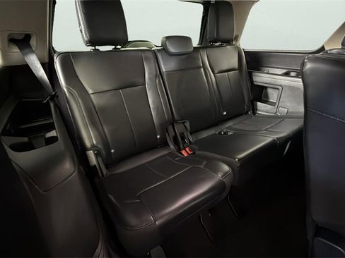 Used 2024 Ford Expedition XLT image 28