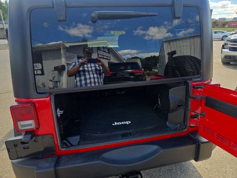Used 2014 Jeep Wrangler Unlimited Sport w/ Quick Order Package 24S AWD/4WD image 29