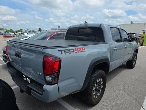 Used 2019 Toyota Tacoma TRD Off-Road AWD/4WD image 5