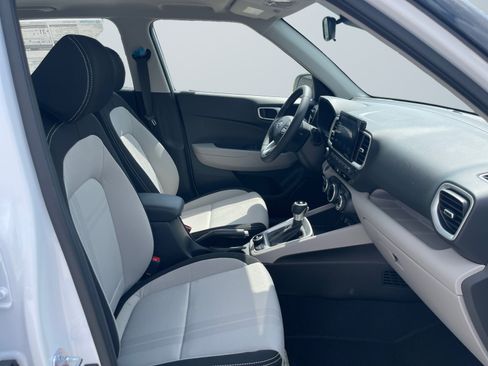 New 2025 Hyundai Venue SEL image 17