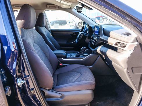 Used 2023 Toyota Highlander LE AWD/4WD image 18