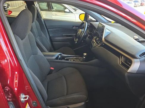 Used 2019 Toyota C-HR XLE image 4