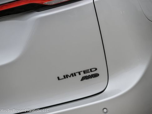 Used 2024 Chrysler Pacifica Limited w/ S Appearance Package image 17