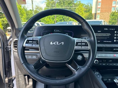 Used 2024 Kia Telluride EX w/ EX Captain's Chair Package FWD image 23