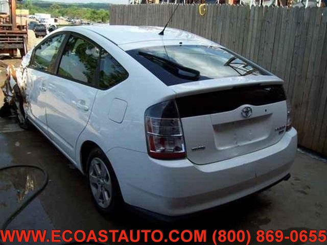 Used 2005 Toyota Prius w/ Pkg 5 FWD image 2