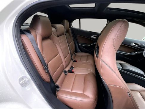 Used 2015 Mercedes-Benz GLA 250 4MATIC image 34