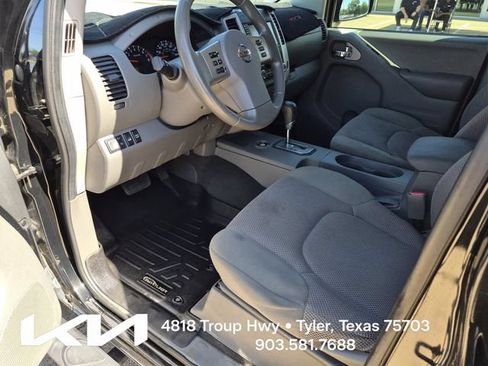 Used 2020 Nissan Frontier SV w/ Midnight Edition Floor Mats AWD/4WD image 18