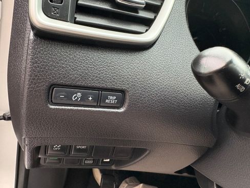 Used 2015 Nissan Rogue SV w/ SV Moonroof Package AWD/4WD image 29