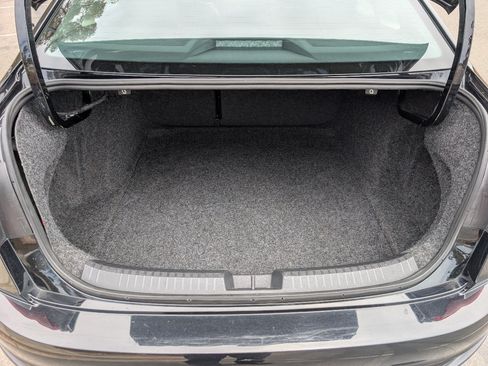 Used 2024 Volkswagen Jetta SE FWD image 8