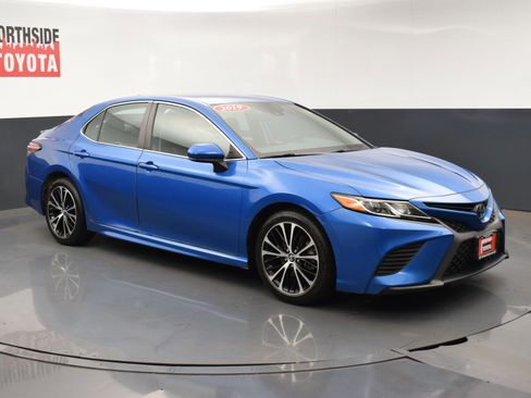 Used 2019 Toyota Camry SE image 6