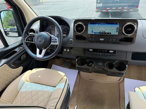 Used 2020 Mercedes-Benz Sprinter 3500 image 9