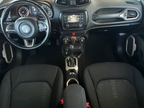 Used 2017 Jeep Renegade Latitude w/ Popular Equipment Group AWD/4WD image 3