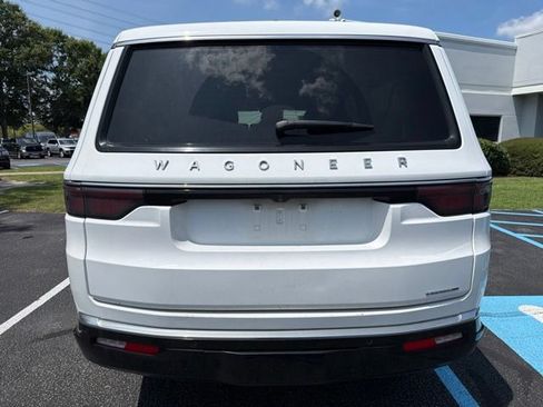 Used 2024 Jeep Wagoneer L Series II RWD image 7
