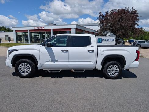 Used 2022 Toyota Tundra SR5 w/ SR5 Convenience Package AWD/4WD image 2