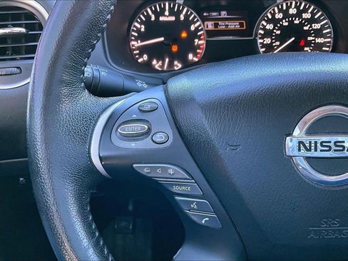 Used 2018 Nissan Pathfinder SL w/ Midnight Edition Package image 11