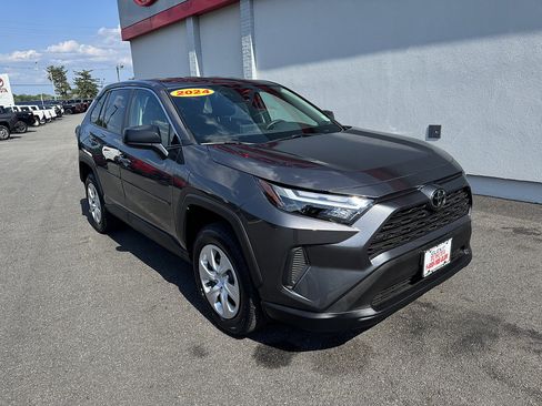 Used 2024 Toyota RAV4 LE AWD/4WD image 4