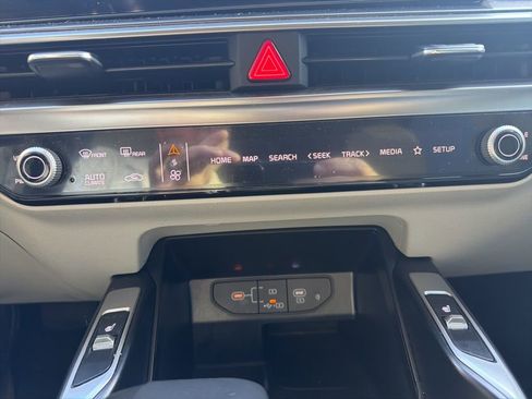 Certified 2025 Kia Sorento S w/ Panoramic Sunroof Package FWD image 14