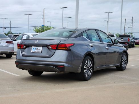 Used 2024 Nissan Altima 2.5 SV FWD image 9