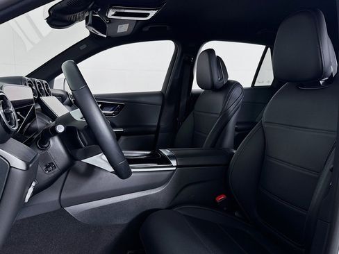 Certified 2025 Mercedes-Benz GLC 300 image 17