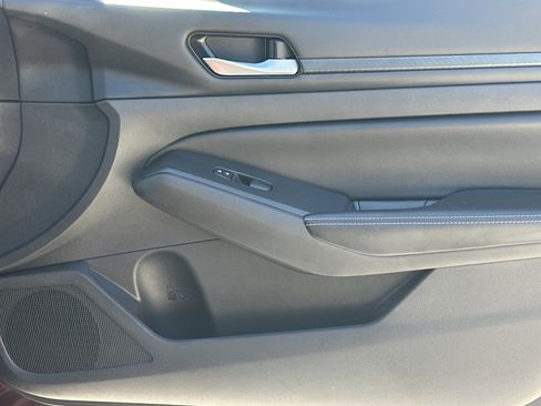 Used 2024 Nissan Altima 2.5 SV image 14