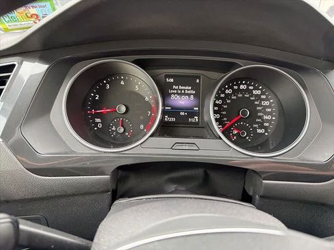 Used 2018 Volkswagen Tiguan SE w/ Panoramic Sunroof Package image 29
