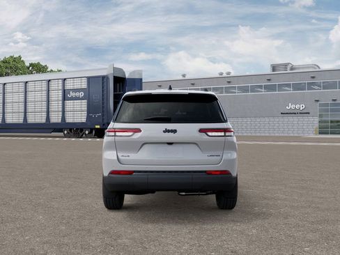 New 2025 Jeep Grand Cherokee L Limited w/ Black Appearance Package AWD/4WD image 7