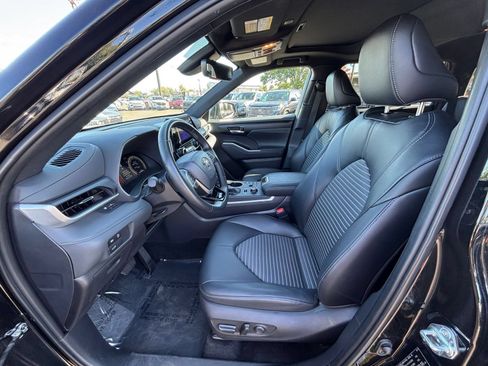 Used 2025 Toyota Highlander XSE AWD/4WD image 24