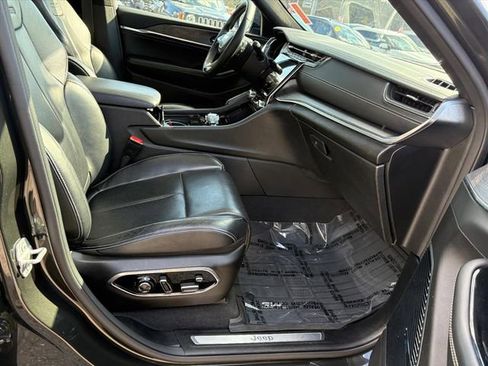 Used 2022 Jeep Grand Cherokee L Overland w/ Advanced Protech Group III image 17