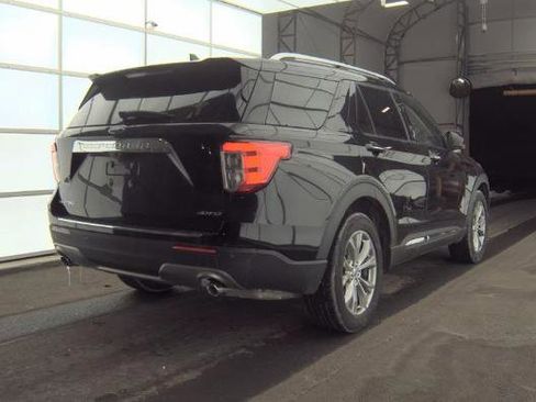 Used 2023 Ford Explorer Limited image 2