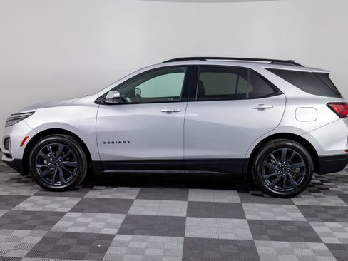Used 2022 Chevrolet Equinox RS w/ Infotainment Package AWD/4WD image 3